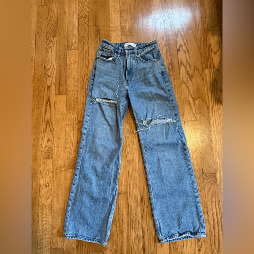 Abercrombie & Fitch Women’s The 90s Relaxed Jean High Rise